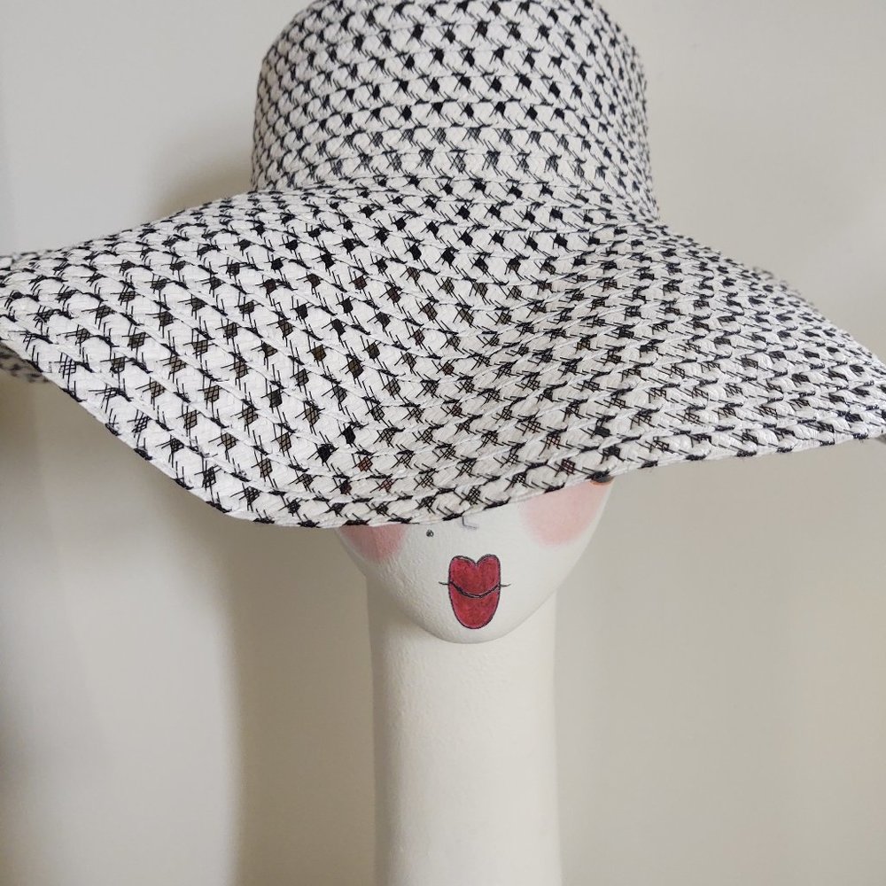 Foldable & Packable Floppy-Fashion Hat White/Black